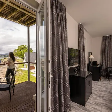 Redcastle موفيل