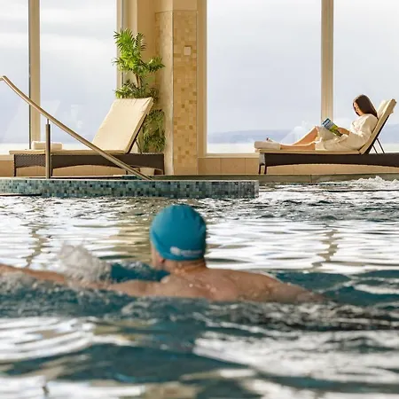 Redcastle فندق 4*