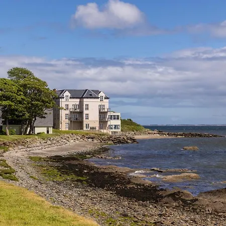 Redcastle Hotel 4*