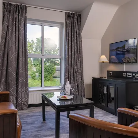 Redcastle 4*