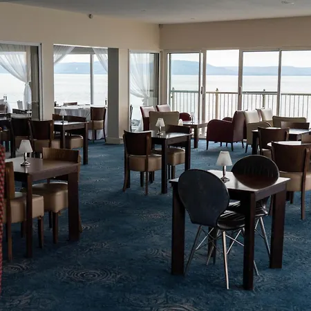 Redcastle فندق 4*