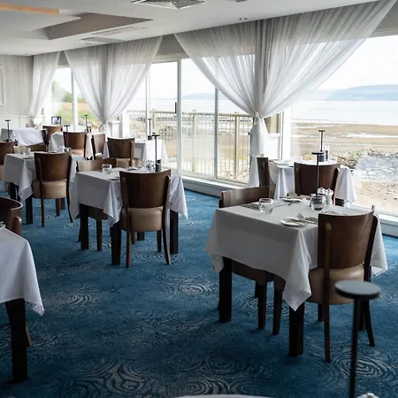 红色城堡酒店 4*