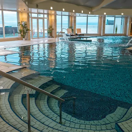 فندق Redcastle 4*