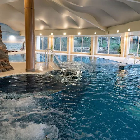Redcastle 4*