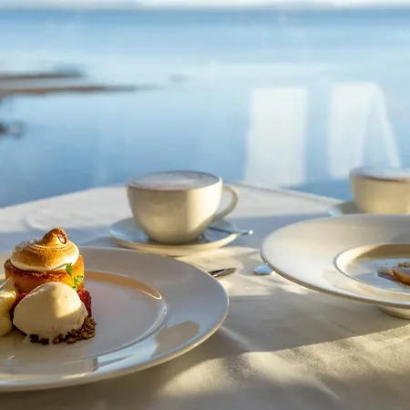 红色城堡酒店 4* 莫维尔