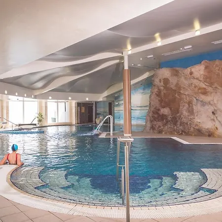 Redcastle فندق 4*