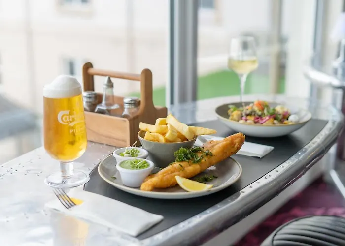 Redcastle Отель