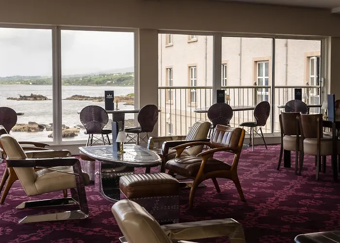 Отель Redcastle Мовилл