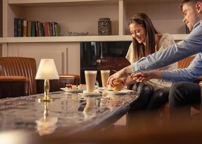 Отель Redcastle