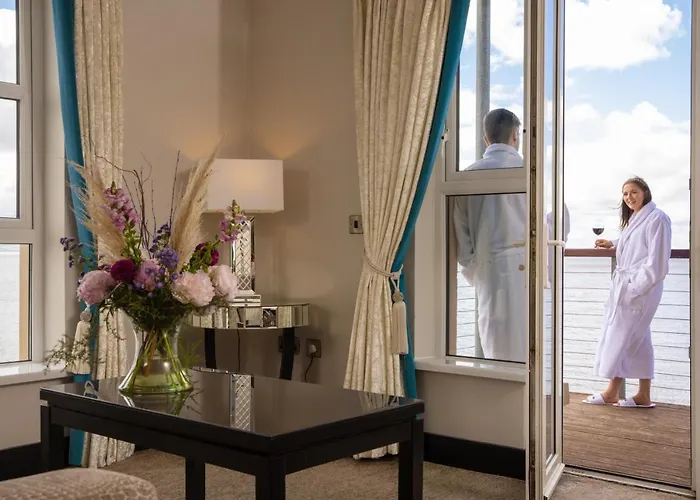 Отель Redcastle Мовилл