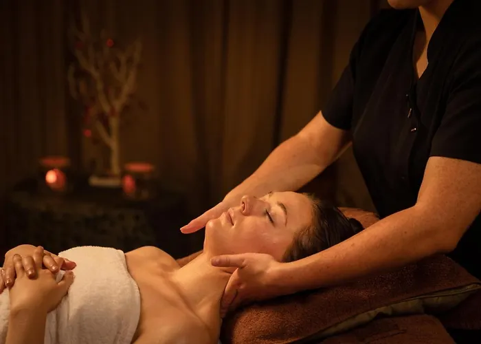 Отель Redcastle 4*