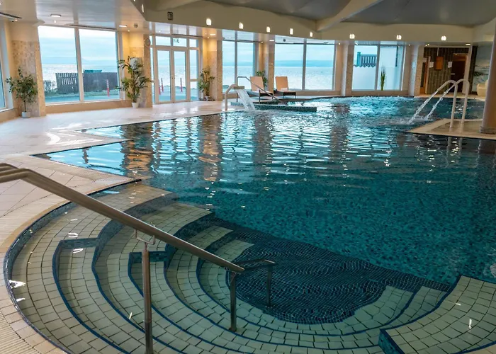 Отель Redcastle 4*