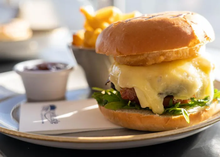 Отель Redcastle 4*