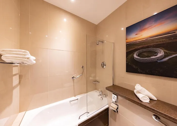 Отель Redcastle 4*